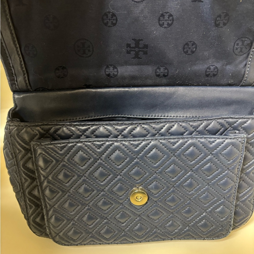 Tory Burch Navy Marion Quilted Bag - Picture 10 of 14